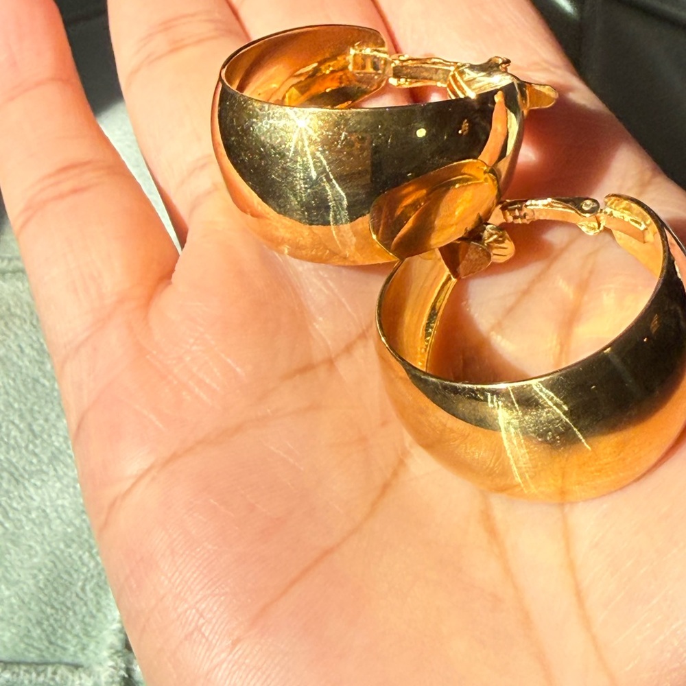 Trifari vintage clip on gold Curved Hoop Earrings - Picture 6 of 10